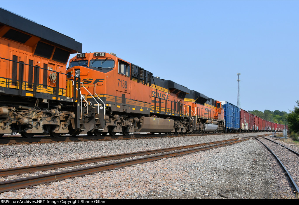 BNSF 7138 Roster shot